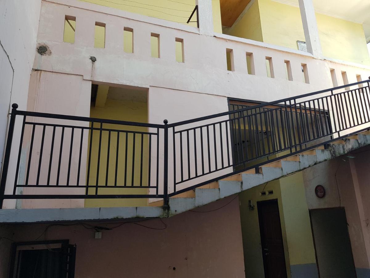 Oyo 93162 Cempaka Syariah Hotel Medan Buitenkant foto
